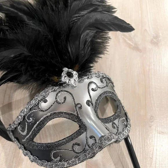 Masquerade Mask - Picture 1 of 10